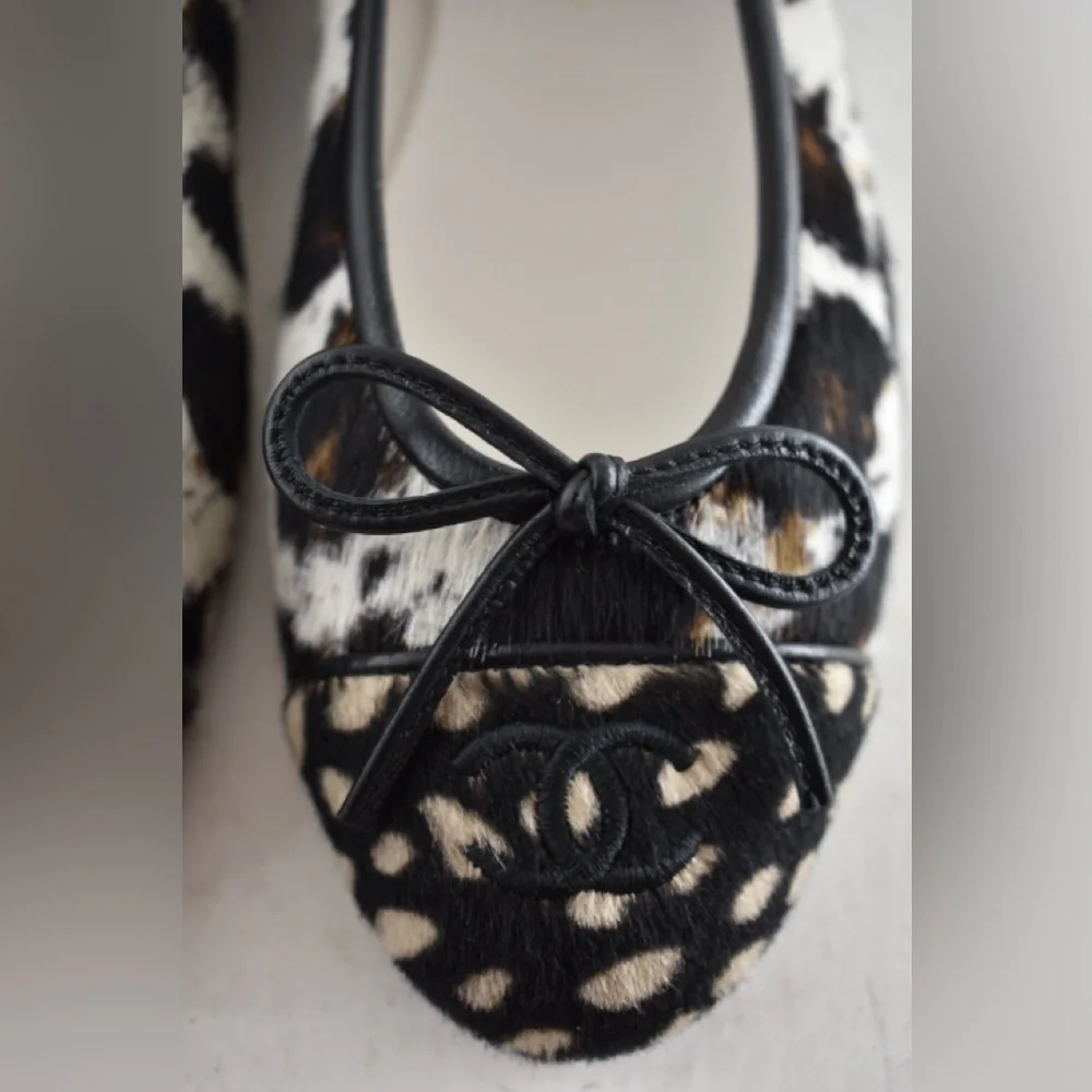 Chanel 26S Black White Brown Pony Fur CC Logo Bow Tie Ballet Ballerina Flat 38.5 - Picture 10 of 16